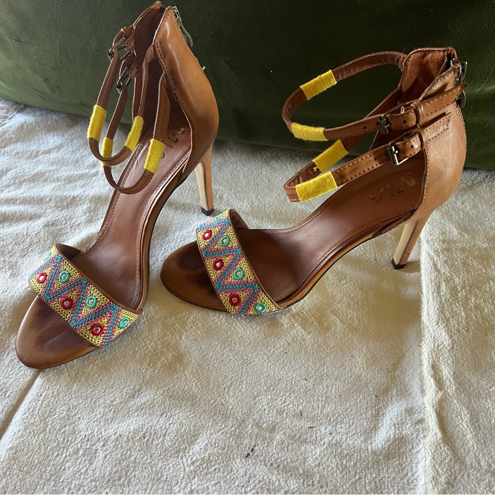 Mia heeled sandal - Picture 2 of 7